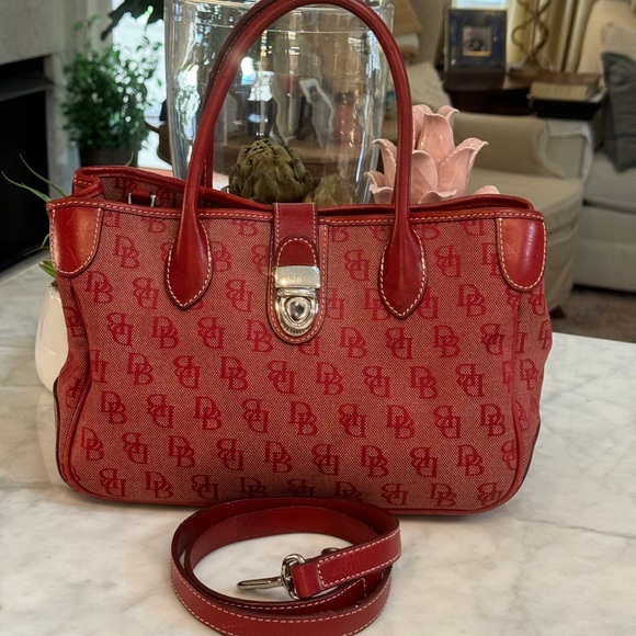 ❤️DOONEY & BOURKE RED SIGNATURE SATCHEL! - Picture 2 of 9